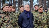 СИТУАЦИЈА НА КиМ СВАКОГ ТРЕНУТКА МОЖЕ ДА ЕКСПЛОДИРА Вучевић: Курти све ради са крајњим циљем - етничко чишћење Срба СИТУАЦИЈА НА КиМ СВАКОГ ТРЕНУТКА МОЖЕ ДА ЕКСПЛОДИРА Вучевић: Курти све ради са крајњим циљем - етничко чишћење Срба