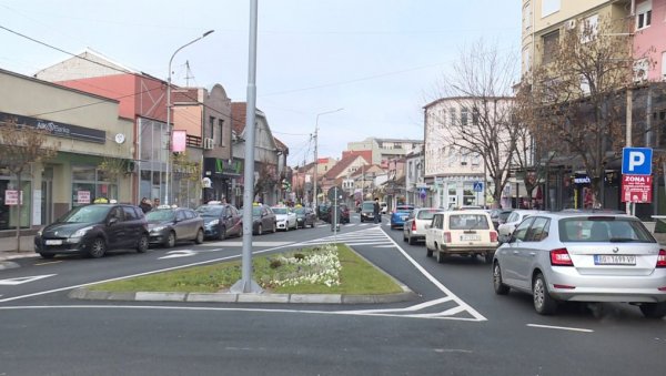 САОБРАЋАЈ ПО МЕРИ: Путна инфраструктура у Јагодини потпуно је прилагођена потребама људи и четвороточкаша САОБРАЋАЈ ПО МЕРИ: Путна инфраструктура у Јагодини потпуно је прилагођена потребама људи и четвороточкаша