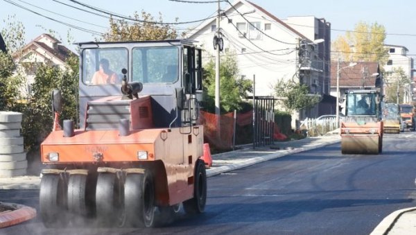 МАШИНЕ СЕ СЕЛЕ НА ОБОД БЕОГРАДА: Дирекција за грађевинско земљиште и изградњу не прекида започети посао МАШИНЕ СЕ СЕЛЕ НА ОБОД БЕОГРАДА: Дирекција за грађевинско земљиште и изградњу не прекида започети посао