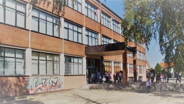 ШКОЛА БЕЗ ГРЕЈАЊА ЂАЦИ УЧЕ ОД КУЋЕ: Пећ не ради, ученици ОШ Владислав Петковић Дис на онлајн настави ШКОЛА БЕЗ ГРЕЈАЊА ЂАЦИ УЧЕ ОД КУЋЕ: Пећ не ради, ученици ОШ Владислав Петковић Дис на онлајн настави