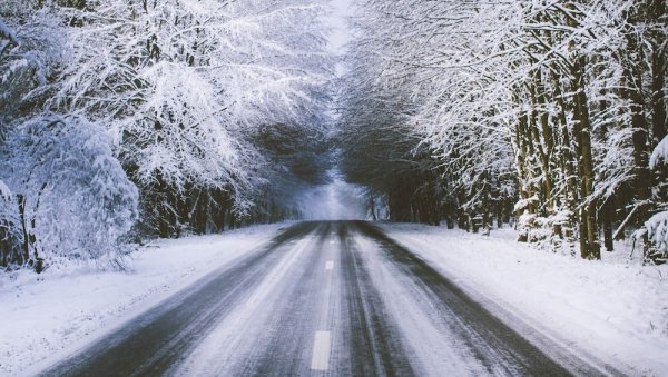 ЗИМА ОКОВАЛА ХРВАТСКУ: Снег и на Корчули - невреме паралисало саобраћај у већем делу земље