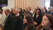 САМО ЈЕДАН СРБИН МЕЂУ ОДБОРНИЦИМА: У СО Северна Митровица положена заклетва САМО ЈЕДАН СРБИН МЕЂУ ОДБОРНИЦИМА: У СО Северна Митровица положена заклетва