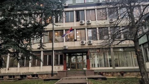 NAPAD NA PROFESORKU U TRSTENIKU: Tužilaštvo podnosi optužni predlog protiv najstarijeg učesnika incidenta (FOTO/VIDEO) NAPAD NA PROFESORKU U TRSTENIKU: Tužilaštvo podnosi optužni predlog protiv najstarijeg učesnika incidenta (FOTO/VIDEO)