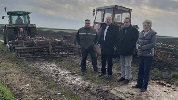 РАДОВИ УЗ ПОДРШКУ ГРАДА СОМБОРА: Мештани Телечке уредили атарки пут РАДОВИ УЗ ПОДРШКУ ГРАДА СОМБОРА: Мештани Телечке уредили атарки пут