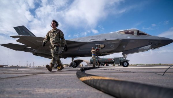 Ф-35 ПОНОВО У КВАРУ: Пентагон наређује поправку за све “невидљиве” широм света