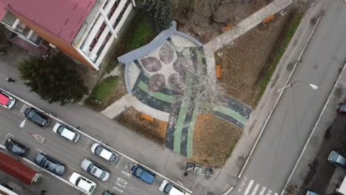 CEO PARK U OBLIKU NATALIJINE RAMONDE: U ovom gradu postoji jedinstven spomenik u obliku cveta, koji je danas važan (FOTO/ VIDEO) CEO PARK U OBLIKU NATALIJINE RAMONDE: U ovom gradu postoji jedinstven spomenik u obliku cveta, koji je danas važan (FOTO/ VIDEO)