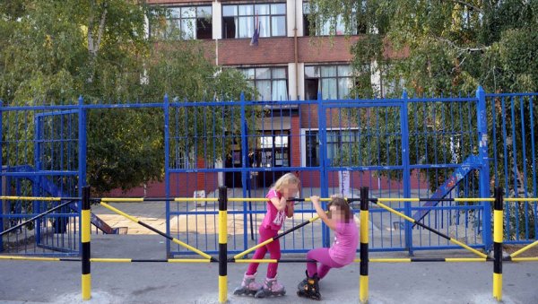 ЂАЦИ ОПЕТ У ДИСУ: Основна школа у Великом Мокром Лугу у уобичајеном режиму наставе ЂАЦИ ОПЕТ У ДИСУ: Основна школа у Великом Мокром Лугу у уобичајеном режиму наставе