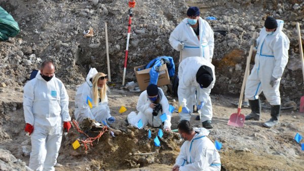 САРАЈЕВО СТОПИРА ПОТРАГУ ЗА НЕСТАЛИМ СРБИМА: На Озрену обележен Дан несталих у Одбрамбено-отаџбинском рату Српске САРАЈЕВО СТОПИРА ПОТРАГУ ЗА НЕСТАЛИМ СРБИМА: На Озрену обележен Дан несталих у Одбрамбено-отаџбинском рату Српске
