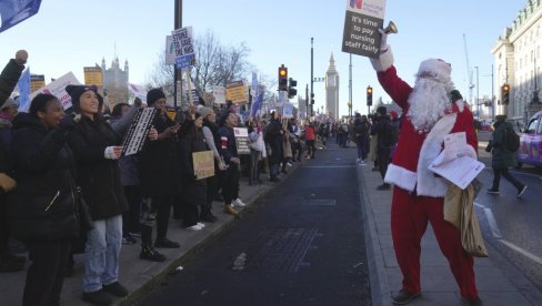 MEDICINSKE SESTRE NA ULICAMA VELIKE BRITANIJE: 100.000 zaposlenih stupilo u štrajk (FOTO) MEDICINSKE SESTRE NA ULICAMA VELIKE BRITANIJE: 100.000 zaposlenih stupilo u štrajk (FOTO)