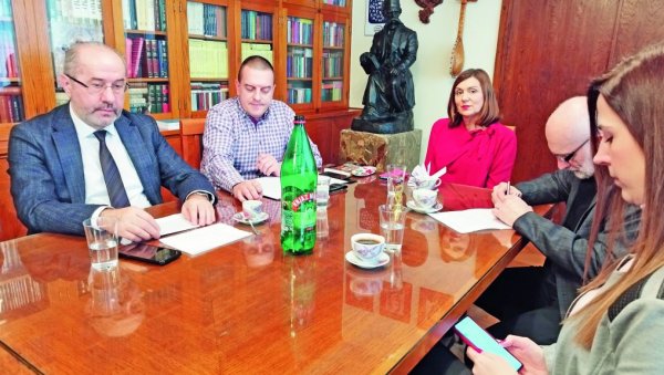 ДОК ТРАЈЕ ПРИЧА, ТРАЈЕ И ЖИВОТ: Са округлог стола у Српској књижевној задрузи о најбољем роману године Небо, тако дубоко Весне Капор ДОК ТРАЈЕ ПРИЧА, ТРАЈЕ И ЖИВОТ: Са округлог стола у Српској књижевној задрузи о најбољем роману године Небо, тако дубоко Весне Капор