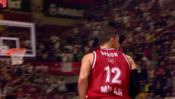 НЕМА ЉУТЊЕ! Били Берон имао поруку за делије након потеза којим је разбеснео навијаче Звезде НЕМА ЉУТЊЕ! Били Берон имао поруку за делије након потеза којим је разбеснео навијаче Звезде