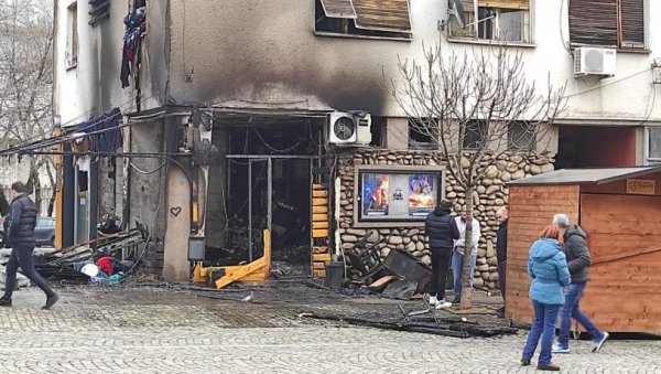 УХВАЋЕН ПИРОМАН У ВРАЊУ: Подметнуо пожар, кафић изгорео у потпуности (ВИДЕО) УХВАЋЕН ПИРОМАН У ВРАЊУ: Подметнуо пожар, кафић изгорео у потпуности (ВИДЕО)