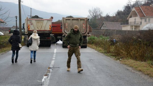 СРБИ 17. ЈУТРО НА БАРИКАДАМА: Мирна ситуација на северу КиМ после синоћне пуцњаве