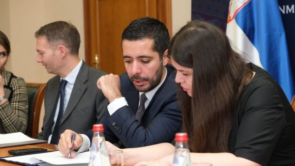 МИНИСТАР МОМИРОВИЋ: Чврсто смо посвећени развоју трговинске сарадње са Кином МИНИСТАР МОМИРОВИЋ: Чврсто смо посвећени развоју трговинске сарадње са Кином