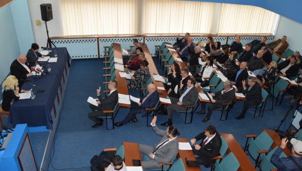 УСВОЈЕН БУЏЕТ ЗА НАРЕДНУ ГОДИНУ: Јагодина у каси планира нешто више од 3,8 милијарди (ФОТО) УСВОЈЕН БУЏЕТ ЗА НАРЕДНУ ГОДИНУ: Јагодина у каси планира нешто више од 3,8 милијарди (ФОТО)