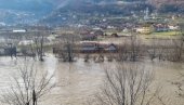 ORANICE POD VODOM, KUĆE UGROŽENE: Kod Prijepolja se izlio Lim, vodostaj u naglom porastu (FOTO)