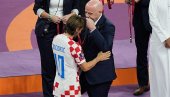 HAOS NA SVETSKOM PRVENSTVU: Zvezda fudbala u tunelu napala predsednika FIFA, evo i zašto!