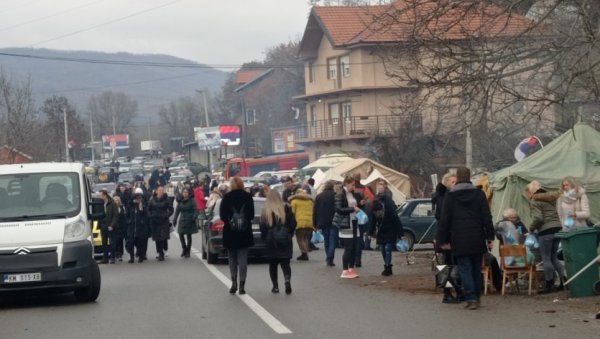 НИКАД НАМ ОВАКО ОТВОРЕНО НИСУ ПРЕТИЛИ УБИСТВИМА! Срби који 12. дан дежурају на барикадама додатно уплашени најновијом поруком