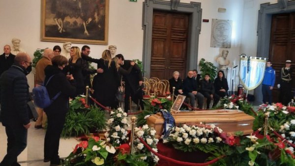 ЕКСКЛУЗИВНО: Аријана Рапаћони Михајловић, Синишина удовица: Хвала Србији, хвала Новостима, хвала вам од срца! (ФОТО) ЕКСКЛУЗИВНО: Аријана Рапаћони Михајловић, Синишина удовица: Хвала Србији, хвала Новостима, хвала вам од срца! (ФОТО)