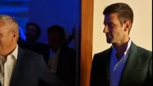 ЂОКОВИЋ ЈОШ ЈЕДНОМ ОДАО ПОЧАСТ МИХАЈЛОВИЋУ: Новак невероватним гестом одушевио све (ВИДЕО) ЂОКОВИЋ ЈОШ ЈЕДНОМ ОДАО ПОЧАСТ МИХАЈЛОВИЋУ: Новак невероватним гестом одушевио све (ВИДЕО)