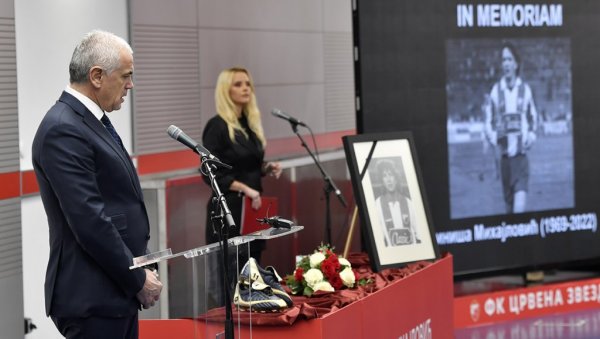 ГЕНЕРАЦИЈЕ ЋЕ БИТИ ПОНОСНЕ: Одржана комеморација за Синишу Михајловића (ФОТО) ГЕНЕРАЦИЈЕ ЋЕ БИТИ ПОНОСНЕ: Одржана комеморација за Синишу Михајловића (ФОТО)