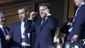 МАКРОН ДОЧЕКАО ЗАРОБЉЕНОГ НОВИНАРА: Оливијеа Дибоа џихадисти држали 711 дана у Малију МАКРОН ДОЧЕКАО ЗАРОБЉЕНОГ НОВИНАРА: Оливијеа Дибоа џихадисти држали 711 дана у Малију