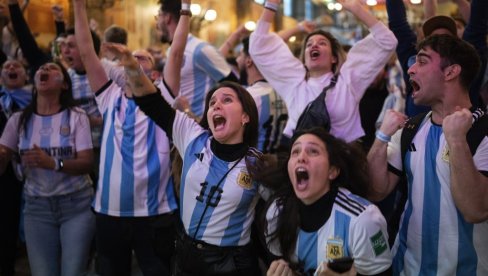 ЈУЖНОАМЕРИЧКА СТРАСТ: Нестварне сцене након меча Аргентина - Француска! Гаучоси у трансу славе освајање Мундијала (ВИДЕО)