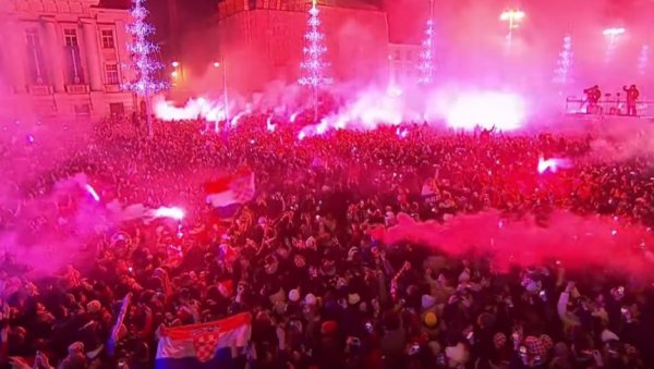 ХРВАТСКА БРУКА: Промоција усташтва усред Загреба! Комшије славиле успех на Мундијалу, али поново показaле мржњу према Србима ХРВАТСКА БРУКА: Промоција усташтва усред Загреба! Комшије славиле успех на Мундијалу, али поново показaле мржњу према Србима