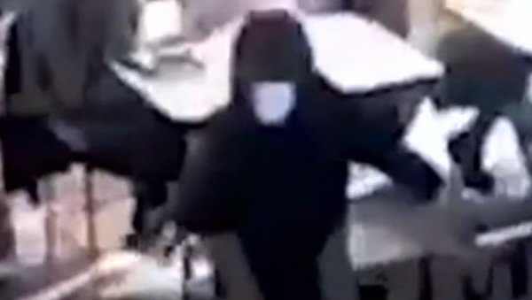 ИЗРЕШЕТАНА ДВОЈИЦА АЛБАНАЦА У ЦЕНТРУ АТИНЕ: Снимљена ликвидација, убица са маском отворио ватру (ВИДЕО) ИЗРЕШЕТАНА ДВОЈИЦА АЛБАНАЦА У ЦЕНТРУ АТИНЕ: Снимљена ликвидација, убица са маском отворио ватру (ВИДЕО)