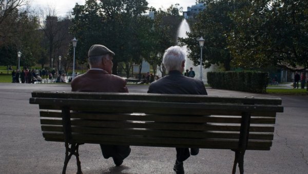 СЛОВЕНЦИМА МИНИМАЛНА ПЕНЗИЈА 700 ЕВРА, ХРВАТИМА 400: Ново усклађивање са платама запослених СЛОВЕНЦИМА МИНИМАЛНА ПЕНЗИЈА 700 ЕВРА, ХРВАТИМА 400: Ново усклађивање са платама запослених