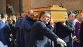 POTRESAN TRENUTAK NA SAHRANI SINIŠE MIHAJLOVIĆA: Kovčeg izneli Stanković i Mančini, govor u crkvi sve ostavio bez teksta (FOTO)