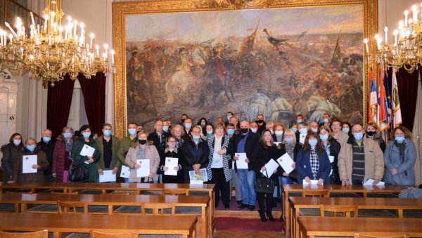 ЕНЕРГЕТСКА ЕФИКАСНОСТ У СОМБОРУ: Потписани уговори за санацију породичних кућа, за радове 30 милиона динара ЕНЕРГЕТСКА ЕФИКАСНОСТ У СОМБОРУ: Потписани уговори за санацију породичних кућа, за радове 30 милиона динара