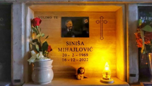 POZNATI NA MIHINOJ SAHRANI: Od Zvezde preko Lacija do italijanske elite (FOTO) POZNATI NA MIHINOJ SAHRANI: Od Zvezde preko Lacija do italijanske elite (FOTO)