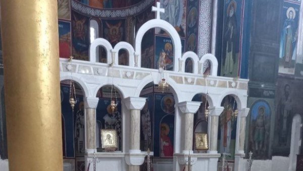 ДРАГИН ИКОНОСТАС ЗАМЕЊЕН МЕРМЕРНИМ: После рестаураторских радова у Храму Свете Тројице у Куманову ДРАГИН ИКОНОСТАС ЗАМЕЊЕН МЕРМЕРНИМ: После рестаураторских радова у Храму Свете Тројице у Куманову
