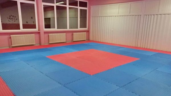 ПОСЛЕ 40 ГОДИНА ПОСТОЈАЊА: Основна школа у Сутјесци коначно добила салу за физичко (ФОТО) ПОСЛЕ 40 ГОДИНА ПОСТОЈАЊА: Основна школа у Сутјесци коначно добила салу за физичко (ФОТО)