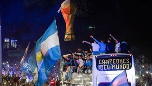 JEZIVE SMRTI: Tragedije tokom dočeka fudbalske reprezentacije Argentine posle osvajanja Svetskog prvenstva u fudbalu 2022. JEZIVE SMRTI: Tragedije tokom dočeka fudbalske reprezentacije Argentine posle osvajanja Svetskog prvenstva u fudbalu 2022.