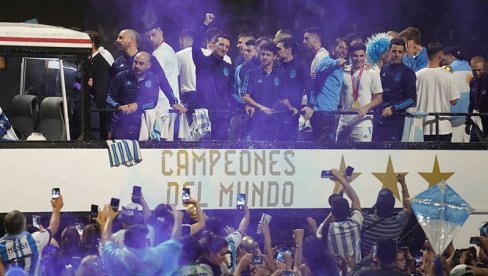 ARGENTINA SLAVI, I TO UZ NOVI SKANDAL: Ovo svetski šampion ne bi smeo sebi da dozvoli (FOTO) ARGENTINA SLAVI, I TO UZ NOVI SKANDAL: Ovo svetski šampion ne bi smeo sebi da dozvoli (FOTO)