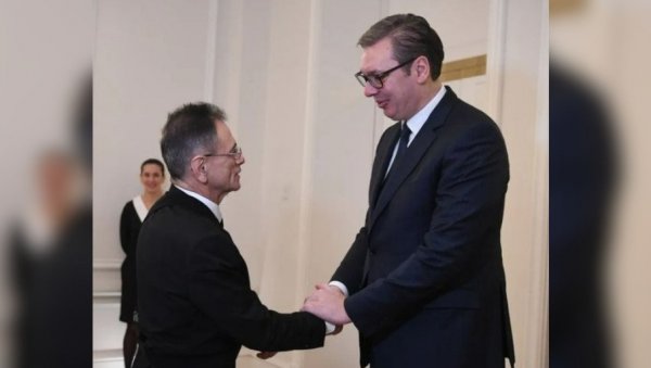 ГЛАВНА ТЕМА ВОЈНА ИНДУСТРИЈА: Вучић се састао са Гулијевим у Бакуу (ФОТО) ГЛАВНА ТЕМА ВОЈНА ИНДУСТРИЈА: Вучић се састао са Гулијевим у Бакуу (ФОТО)