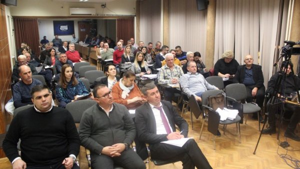 МИНИСТАРСТВА КОНТРОЛИШУ ДОКУМЕНТАЦИЈУ: Власотинчани чекају одговор надлежних о дозволи за изградњу МХЕ МИНИСТАРСТВА КОНТРОЛИШУ ДОКУМЕНТАЦИЈУ: Власотинчани чекају одговор надлежних о дозволи за изградњу МХЕ