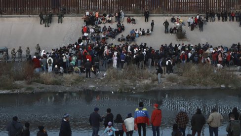 MIGRANTI NAVALILI U AMERIKU: Pogledajte trenutnu situaciju na granici sa Meksikom (FOTO)