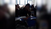 VAPAJI I SUZE U KABULU: Žene plaču zbog zabrane studiranja u Avganistanu (VIDEO) VAPAJI I SUZE U KABULU: Žene plaču zbog zabrane studiranja u Avganistanu (VIDEO)