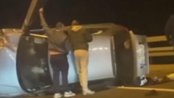 ДЕТАЉИ ЛАНЧАНОГ СУДАРА КОД БУБАЊ ПОТОКА: Међу повређенима и девојчица (ВИДЕО) ДЕТАЉИ ЛАНЧАНОГ СУДАРА КОД БУБАЊ ПОТОКА: Међу повређенима и девојчица (ВИДЕО)