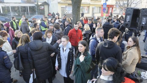 OSTAVKA JEDINO ISPRAVNA: Posle smrti Jovana Kneževića FBG se obratio direktoru Šeste gimnazije OSTAVKA JEDINO ISPRAVNA: Posle smrti Jovana Kneževića FBG se obratio direktoru Šeste gimnazije
