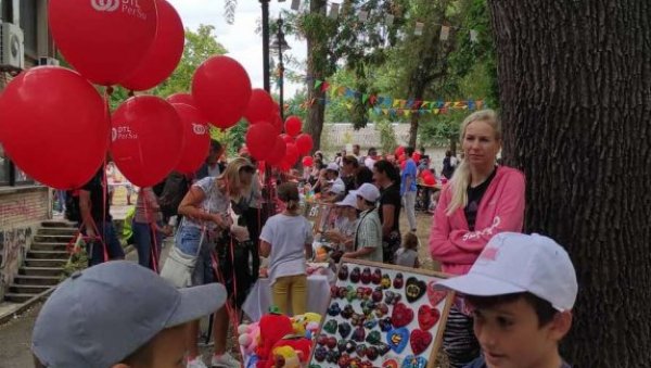 ДЕЧЈА НОВОГОДИШЊА ПИЈАЦА: Традиционална акција за најмлађе следећег петка у Зрењанину (ФОТО) ДЕЧЈА НОВОГОДИШЊА ПИЈАЦА: Традиционална акција за најмлађе следећег петка у Зрењанину (ФОТО)