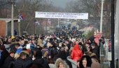 SRPSKI PRKOS: Uprkos svemu, Srbi se u ogromnom broju okupljaju kod Krsta SRPSKI PRKOS: Uprkos svemu, Srbi se u ogromnom broju okupljaju kod Krsta