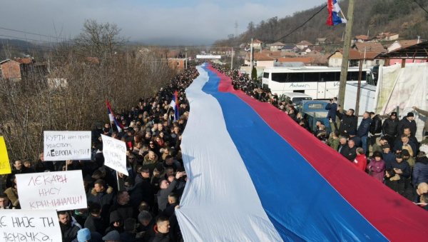 СРАМАН ТЕКСТ У АУСТРИЈСКОМ ЛИСТУ: Срби који се боре за своја огњишта названи милитантима - спорна и српска тробојка на Рудару СРАМАН ТЕКСТ У АУСТРИЈСКОМ ЛИСТУ: Срби који се боре за своја огњишта названи милитантима - спорна и српска тробојка на Рудару