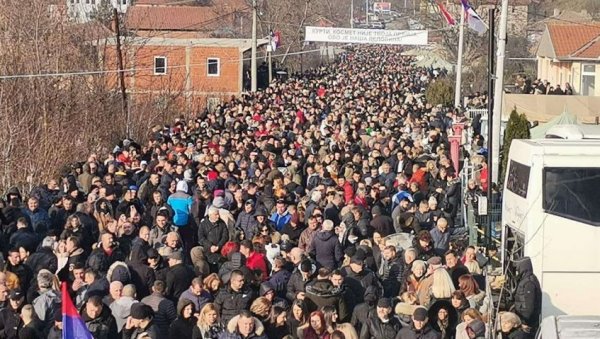 ВИШЕ ОД 10.000 ЉУДИ НА СКУПУ У РУДАРУ Петковић: Српски народ снагом заједништва одговорио на терор Куртија (ФОТО) ВИШЕ ОД 10.000 ЉУДИ НА СКУПУ У РУДАРУ Петковић: Српски народ снагом заједништва одговорио на терор Куртија (ФОТО)