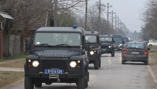 ПРЕБАЧЕНИ У СЈЕНИЦУ: Из Суботичке шуме измештено око 200 миграната ПРЕБАЧЕНИ У СЈЕНИЦУ: Из Суботичке шуме измештено око 200 миграната