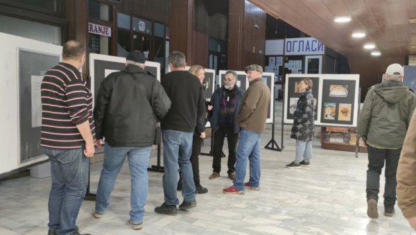 СВЕДОЦИ ВРЕМЕНА: Изложба о споменицима културе отворена у Зрењанину (ФОТО) СВЕДОЦИ ВРЕМЕНА: Изложба о споменицима културе отворена у Зрењанину (ФОТО)