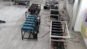 ДИРЕКТОРКА ШКОЛЕ РУДАРИЛА КРИПТОВАЛУТЕ У УЧИОНИЦИ: Ухапшено чак 35 људи ДИРЕКТОРКА ШКОЛЕ РУДАРИЛА КРИПТОВАЛУТЕ У УЧИОНИЦИ: Ухапшено чак 35 људи